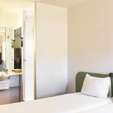 Ibis Budget Centre Confluence Hotel 2*