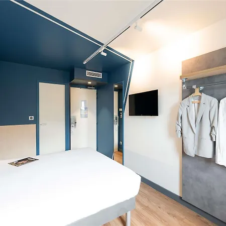 Ibis Budget Centre Confluence Hotel 2*