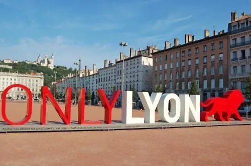 里昂市中心康弗路恩斯宜必思快捷酒店 酒店 2*