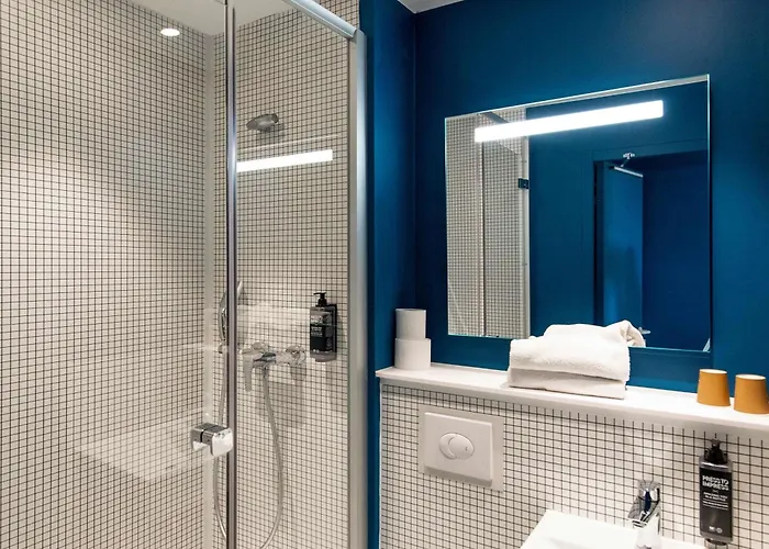 里昂市中心康弗路恩斯宜必思快捷酒店 2* 里昂