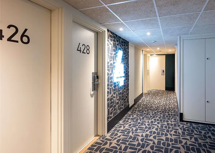 里昂市中心康弗路恩斯宜必思快捷酒店