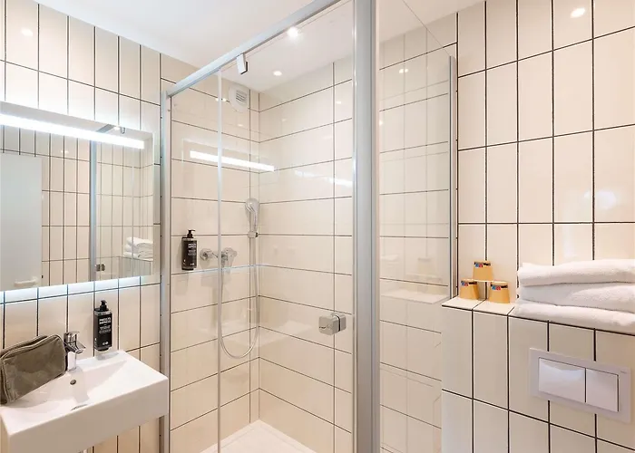 里昂市中心康弗路恩斯宜必思快捷酒店 酒店