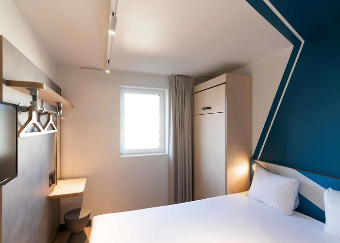 里昂市中心康弗路恩斯宜必思快捷酒店 2* 里昂