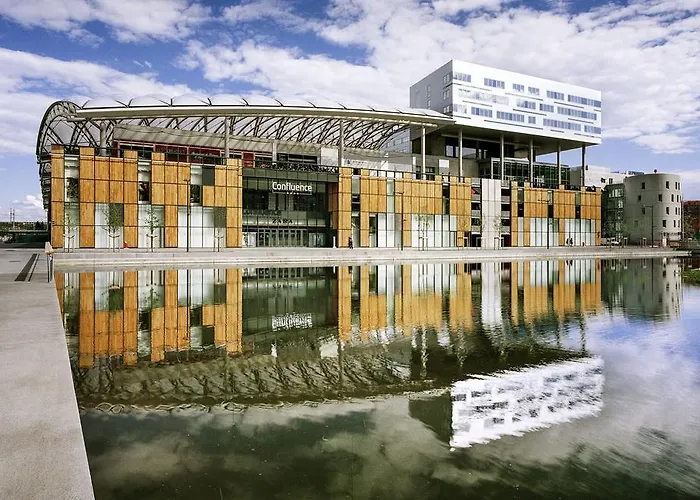 里昂市中心康弗路恩斯宜必思快捷酒店 酒店