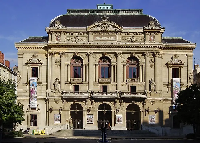里昂市中心康弗路恩斯宜必思快捷酒店