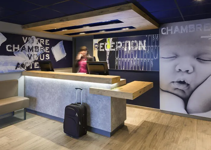 里昂市中心康弗路恩斯宜必思快捷酒店