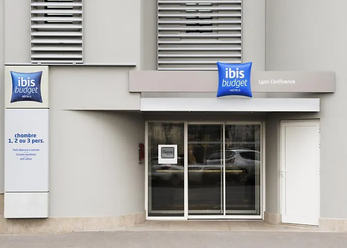 里昂市中心康弗路恩斯宜必思快捷酒店 2*