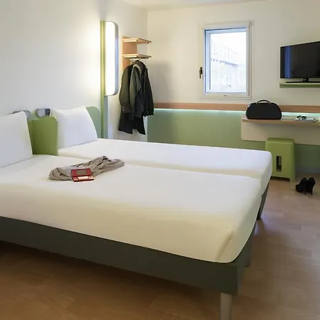 Ibis Budget Centre Confluence Hotel 2*