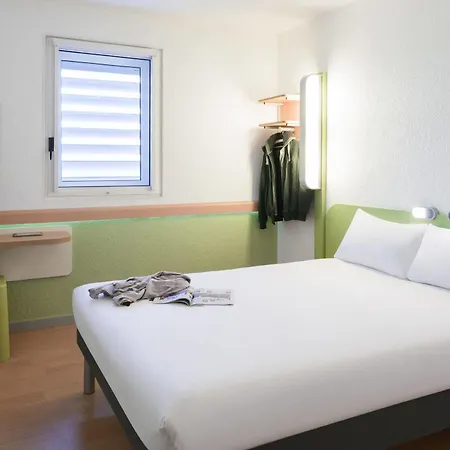 Ibis Budget Centre Confluence Hotel 2*